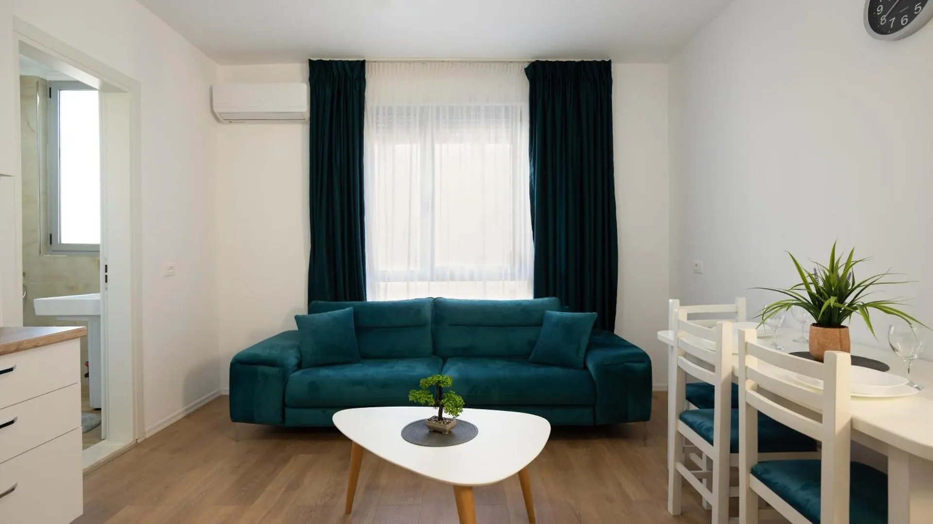 Turquoise Apartment By Tok Apartments Dıraç