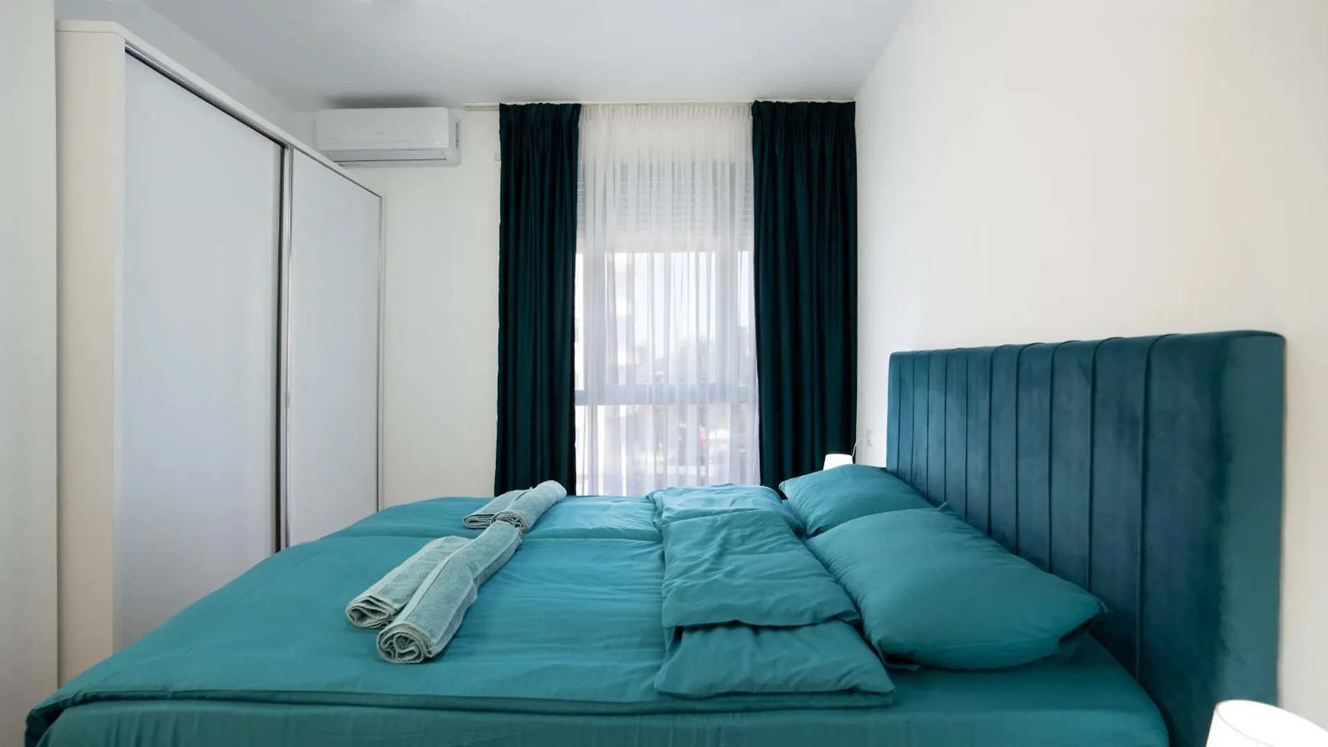 Turquoise Apartment By Tok Apartments Dıraç