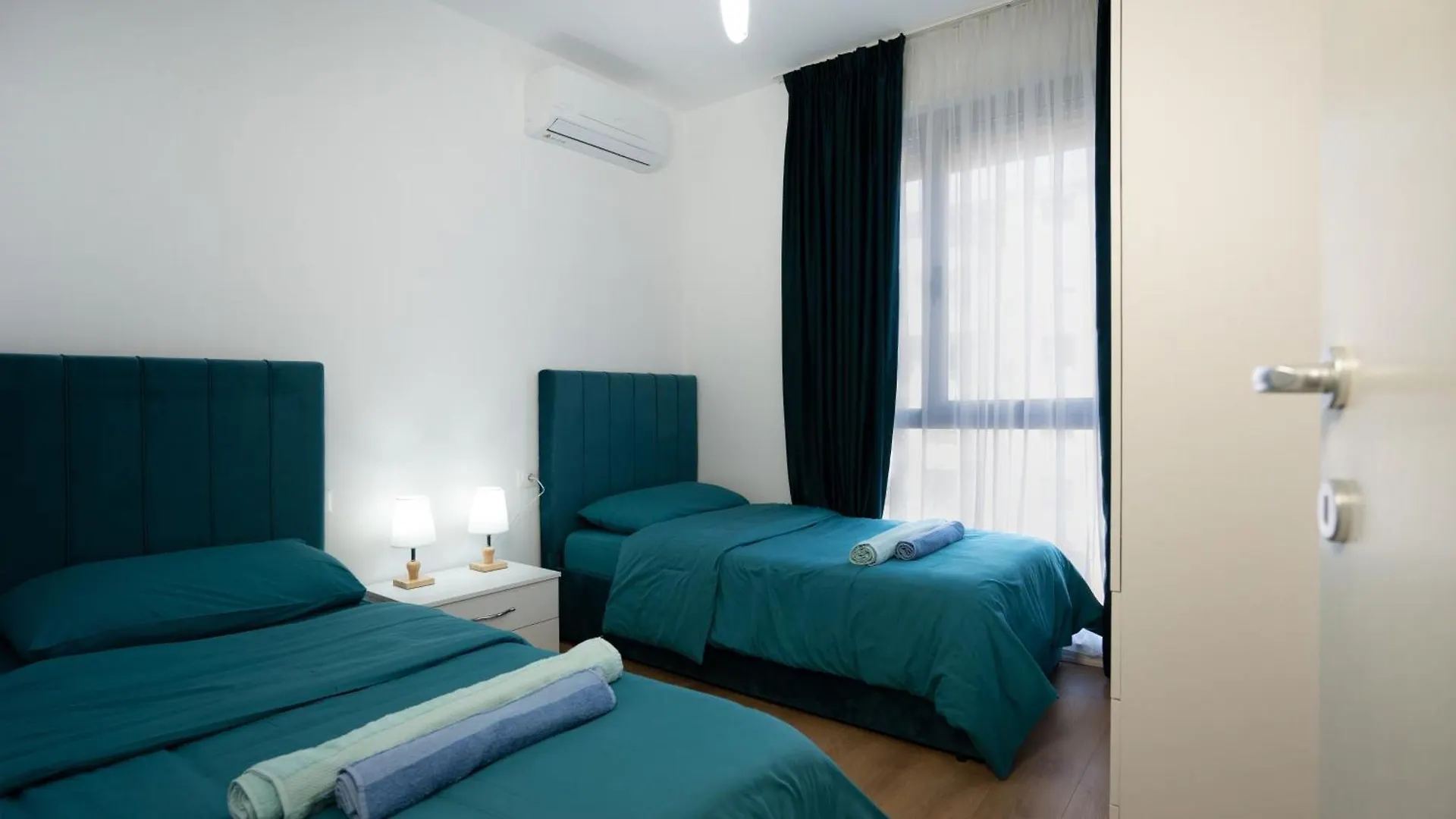 Turquoise Apartment By Tok Apartments Dıraç