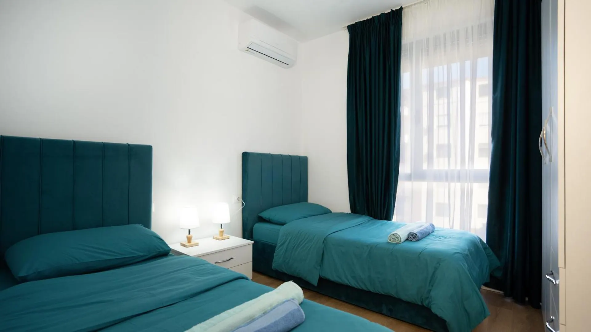 Turquoise Apartment By Tok Apartments Dıraç